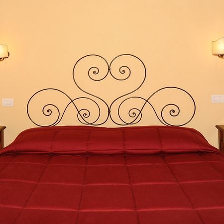 Agriturismo Poggio Tobruk Пиенца Экстерьер фото